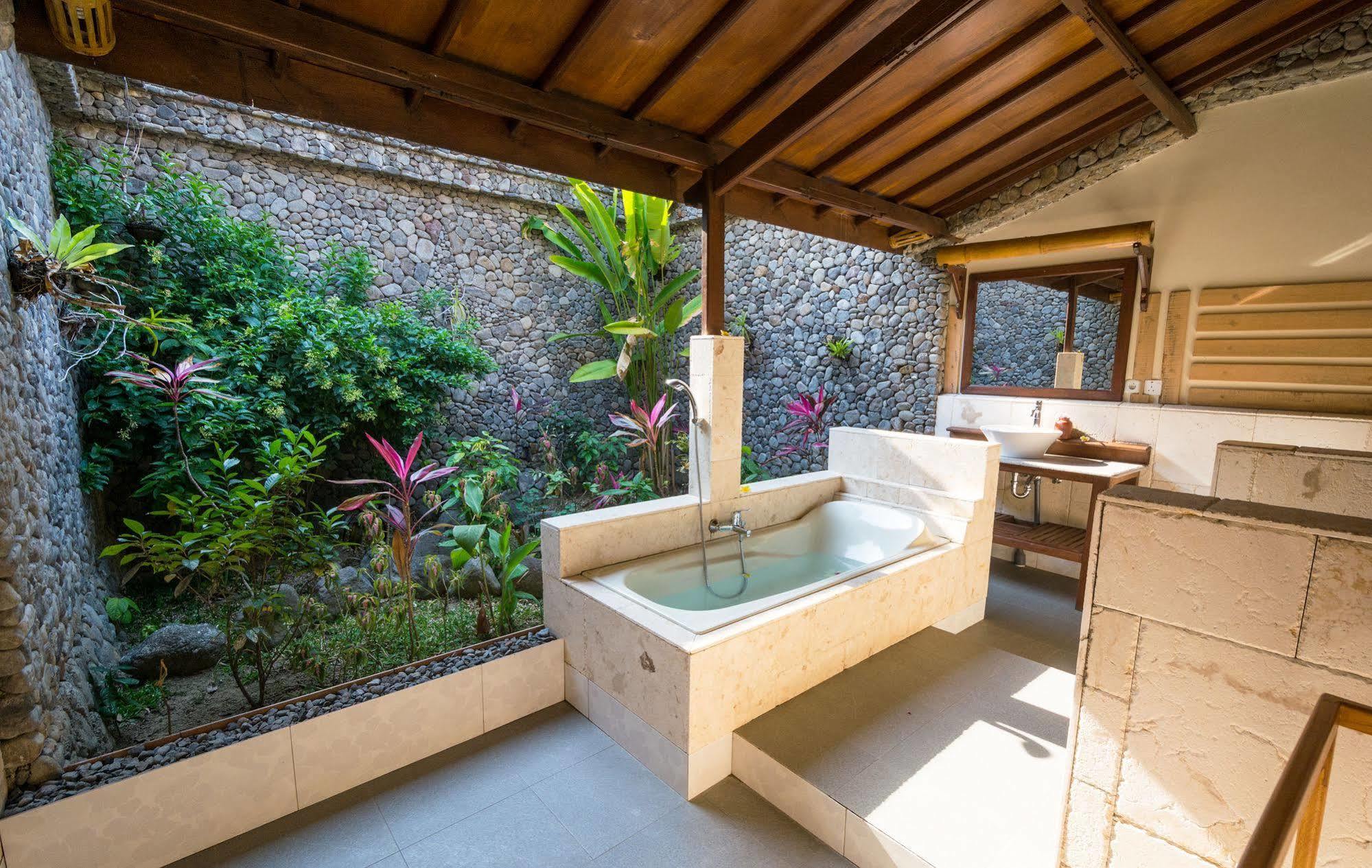 Rinjani Lodge Сенару Экстерьер фото